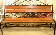 Скамейка с кованными элементами (металлический каркас, дерево)