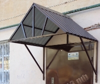 Металлический козырек двухскатный (артикул МКС02)