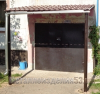 Металлический козырек подъезда односкатный с опорами и водостоком (артикул МКС16)