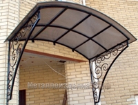 Металлический козырек арочный с ковкой (артикул МКК3)
