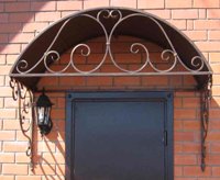 Металлический козырек арочный с ковкой (артикул МКК1)