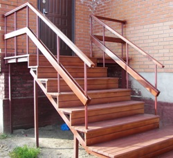 Лестница входная прямая с крыльцом и перилами (артикул-МЛУ04)