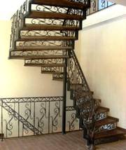 Лестница винтовая c коваными перилами и каркасом (артикул-МЛВ11)