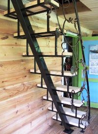 Лестница на второй этаж с коваными перилами (артикул-МЛ16)