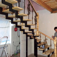 Лестница Г-образная на второй этаж, на одном косоуре (артикул-МЛ06)