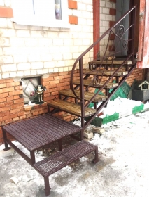 Обустройство крылечка в частном доме.