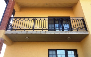 УСТАНОВКА ПЕРИЛ НА БАЛКОН, ИЗГОТОВЛЕННЫХ ПО ЭСКИЗУ ЗАКАЗЧИКА В П.НАНИНО