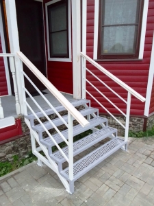  Крыльцо со ступенями из ПВЛ листа.