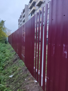 Установка забора и откатных ворот, с автоматикой в п. Крестцы.