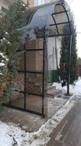 Установка необычного навеса, изготовленного по эскизу заказчика в д. Сельцо