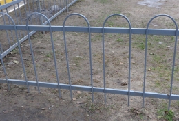 Заборчик металлический приклумбовый