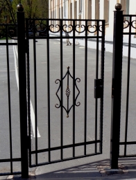 Калитка металлическая с  элементами ковки