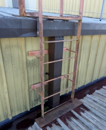 Лестница вертикальная металл