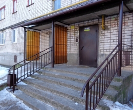 Перила металлические для лестницы в подъезд