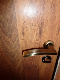 Дверь входная с ламинатом, ручка нажимная