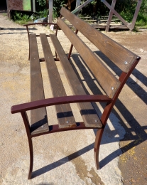 Скамья деревянная на металлическом каркасе (покрытие Биотекс)