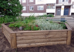 Клумба шестиугольная (каркас металл, блок-хаус)