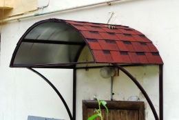 Козырек входной дугообразный, гибкая черепицы