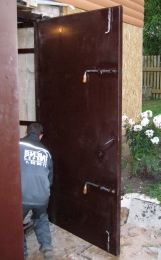 Ворота гаражные распашные усиленные с засовами