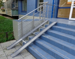 Пандус на лестницу из металла