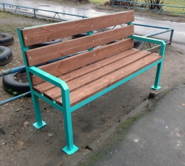 Скамейка деревянная на металлическом каркасе