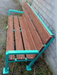 Скамья на усиленном металлическом каркасе