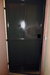 Дверь тамбурная однолистовая (вид изнутри), ребра жесткости