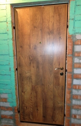 Дверь входная с ламинатом