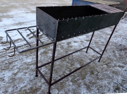 Мангал из металла с полочкой и крючками