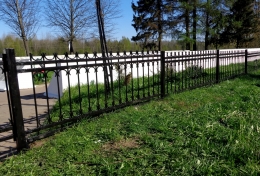 Замена поврежденного ограждения мемориального комплекса