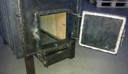 Печь железная отопительная с кирпичом внутри