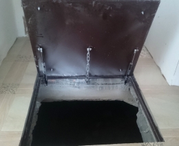 Люк в подвал дома с амортизаторами