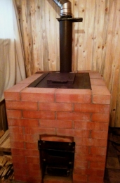 Печь банная, обложена кирпичом