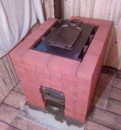Печь для бани металлическая, обложена кирпичом