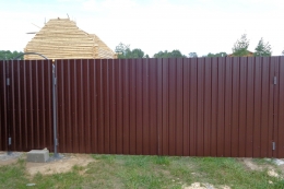Ворота и калитка из профнастила вид снаружи