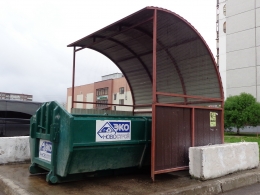 Ограждение для мусорного контейнера с навесом