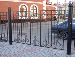 Забор секционный с ковкой, столбы с шариками