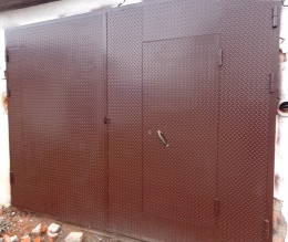 Ворота гаражные распашные рифленые