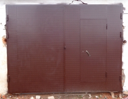 Ворота гаражные с калиткой, утепленые, усиленные