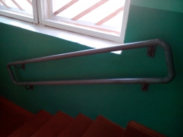 Поручень настенный металлический