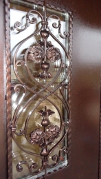 Кованный декор двери входной для частного дома