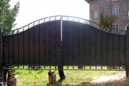 Ворота металлические с ковкой установлены в дер. Теремец
