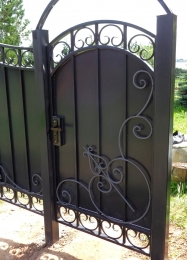 Калитка металлическая с ковкой, глухая