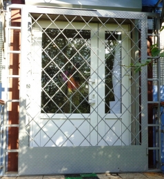 Дверь-решетка защитная уличная