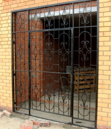 Дверь решетчатая кованная