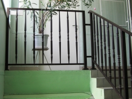 Перила лестничные с ковкой