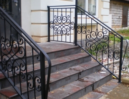 Перила кованые для лестницы входа
