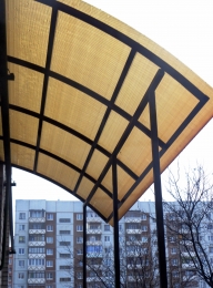 Козырек подъезда односкатный дугообразный 