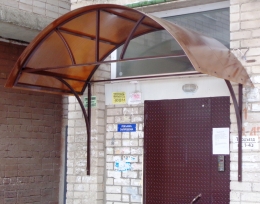 Козырек с поликарбонатом арочный