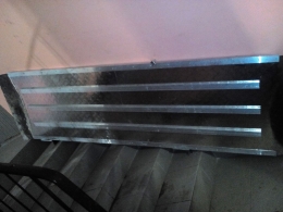 Пандус сплошной откидной на лестницу 